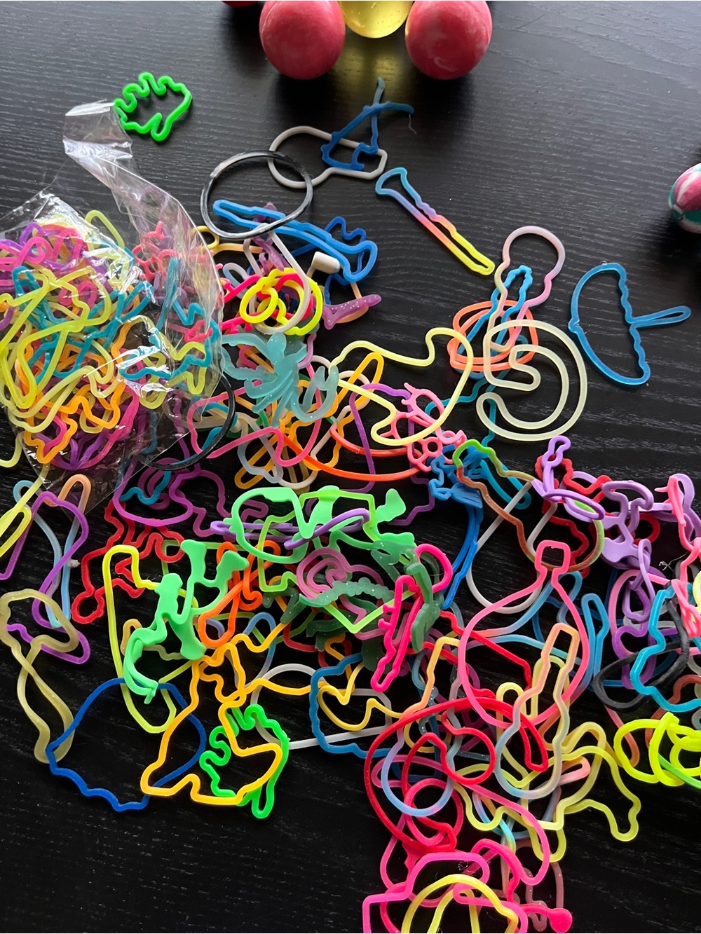Huge Lot Silly Bandz Rubber Bands Bouncy Balls Pencil Toppers Y2K Toys - Picture 2 of 16
